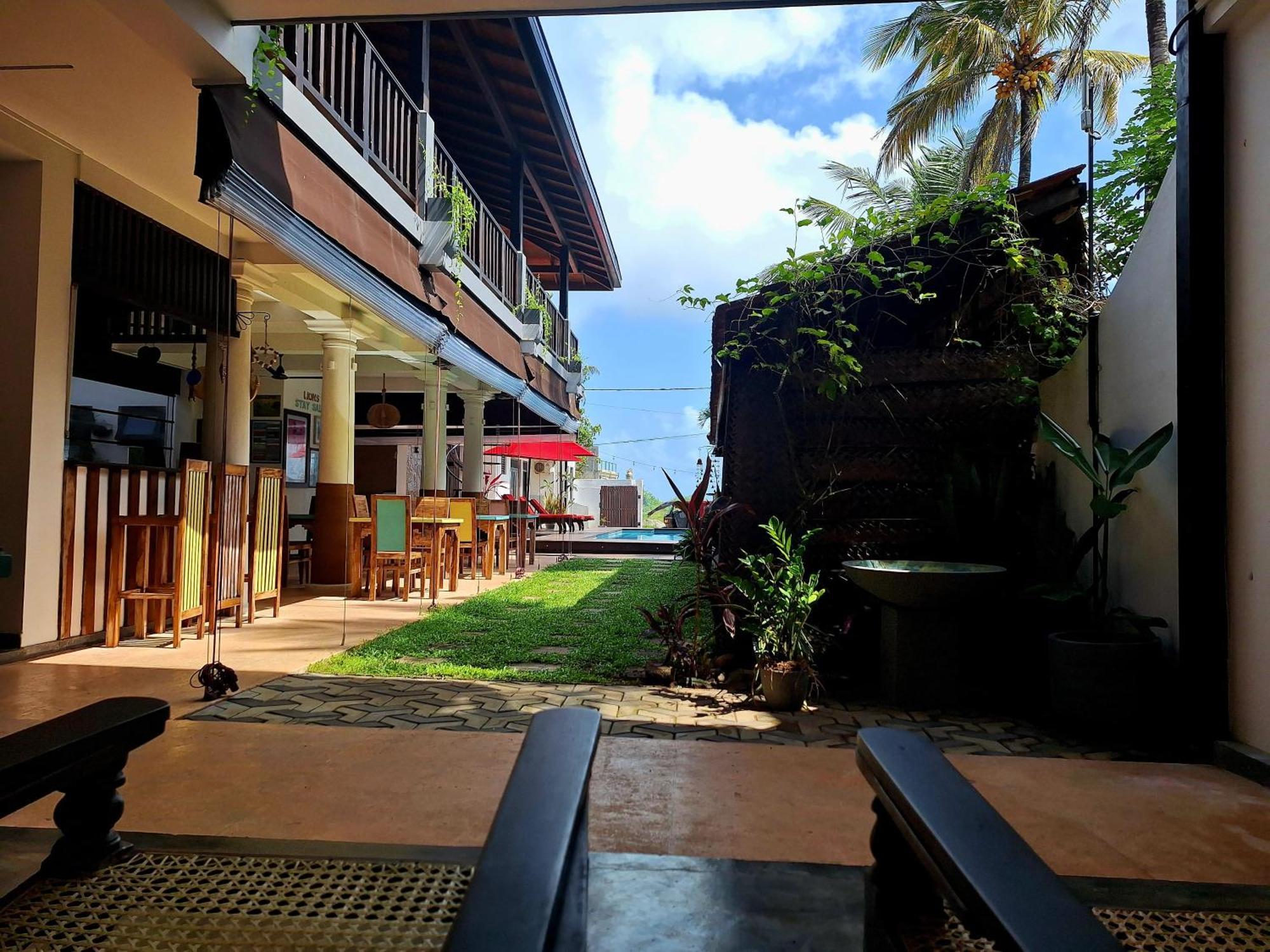Lion'S Rest Hotel Weligama Bagian luar foto