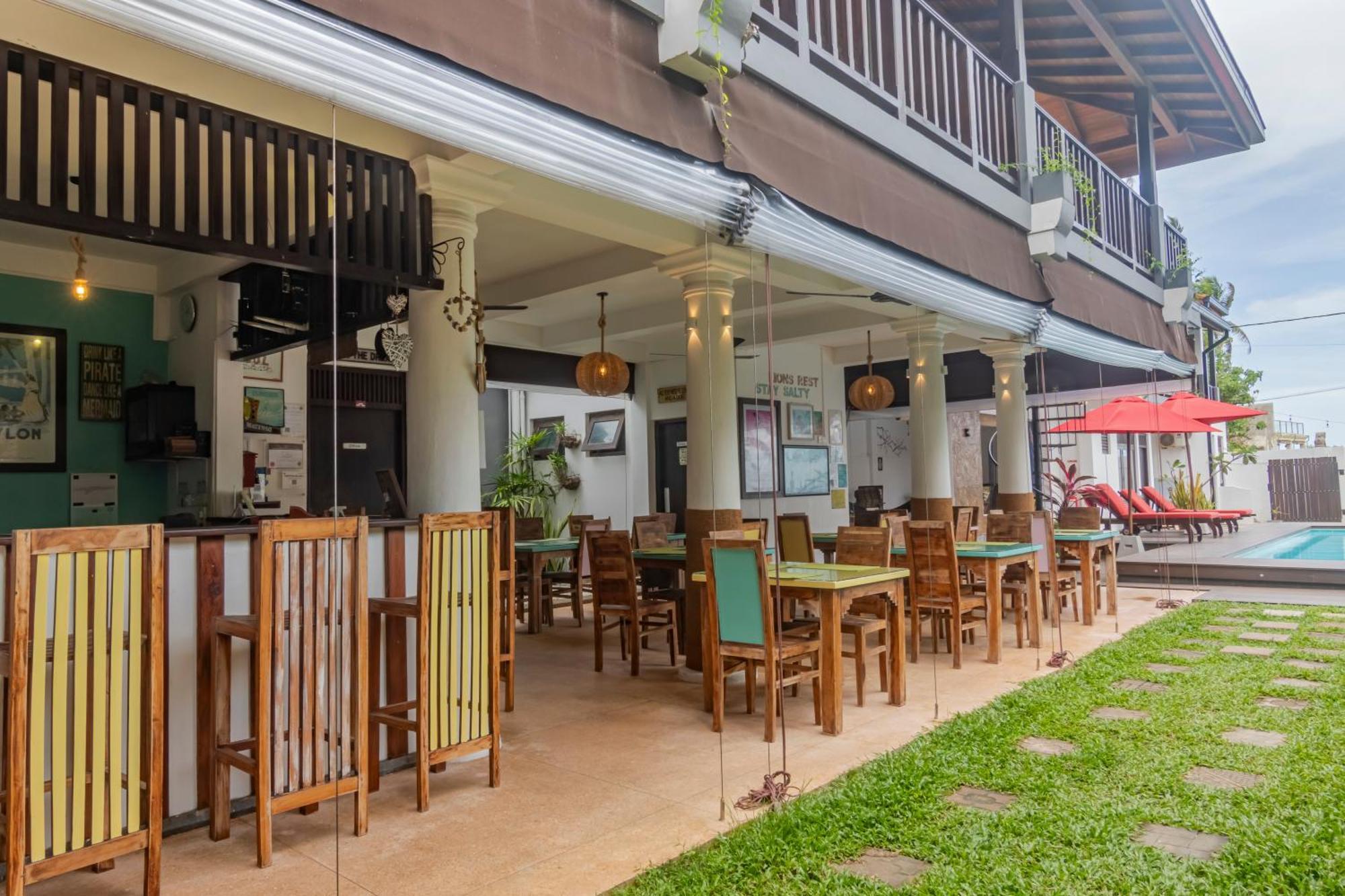 Lion'S Rest Hotel Weligama Bagian luar foto