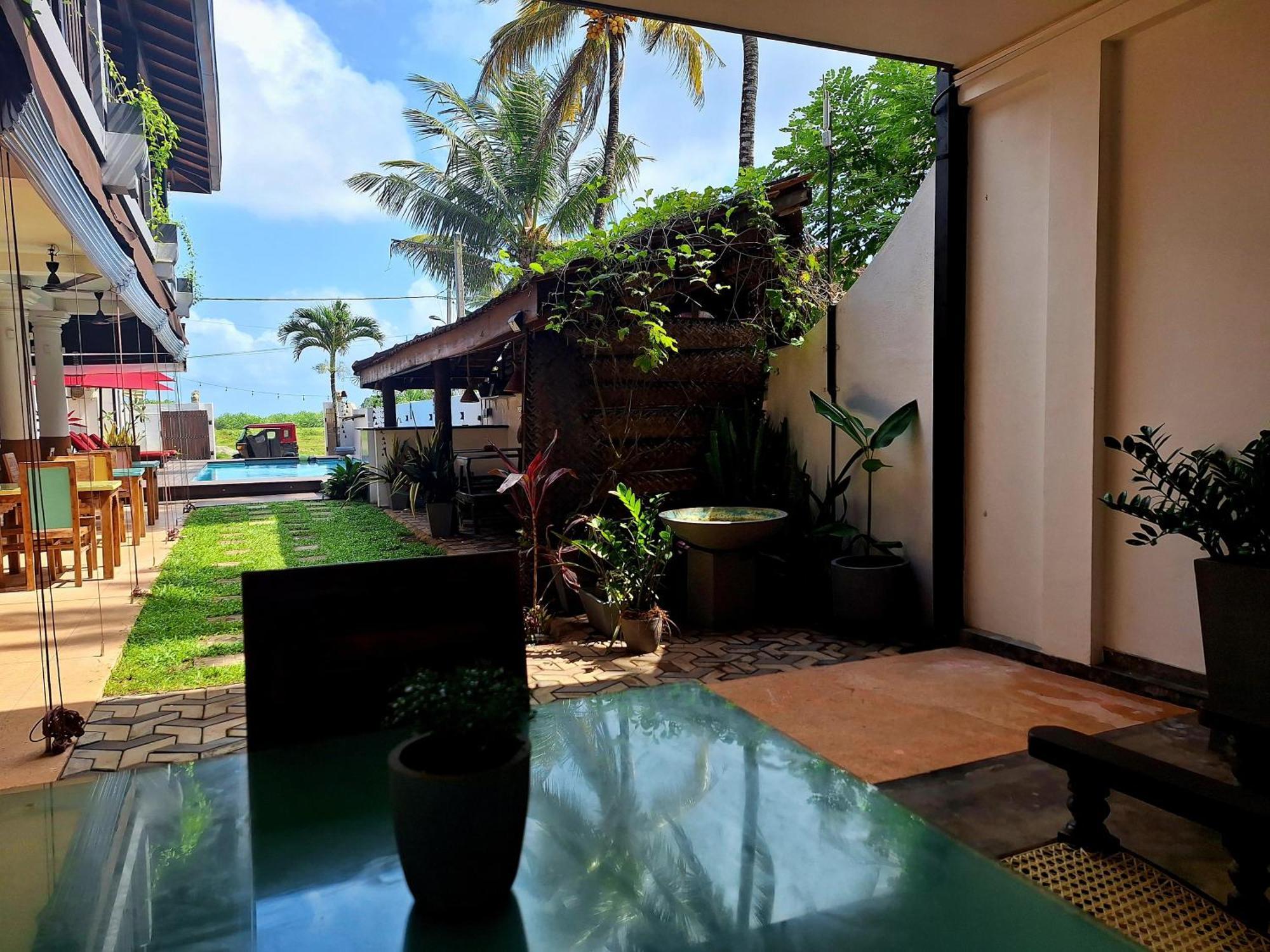 Lion'S Rest Hotel Weligama Bagian luar foto