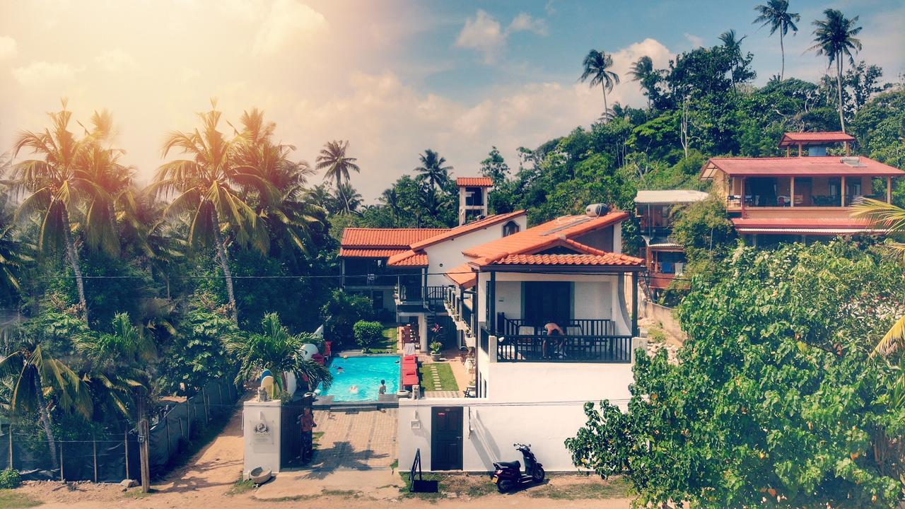 Lion'S Rest Hotel Weligama Bagian luar foto